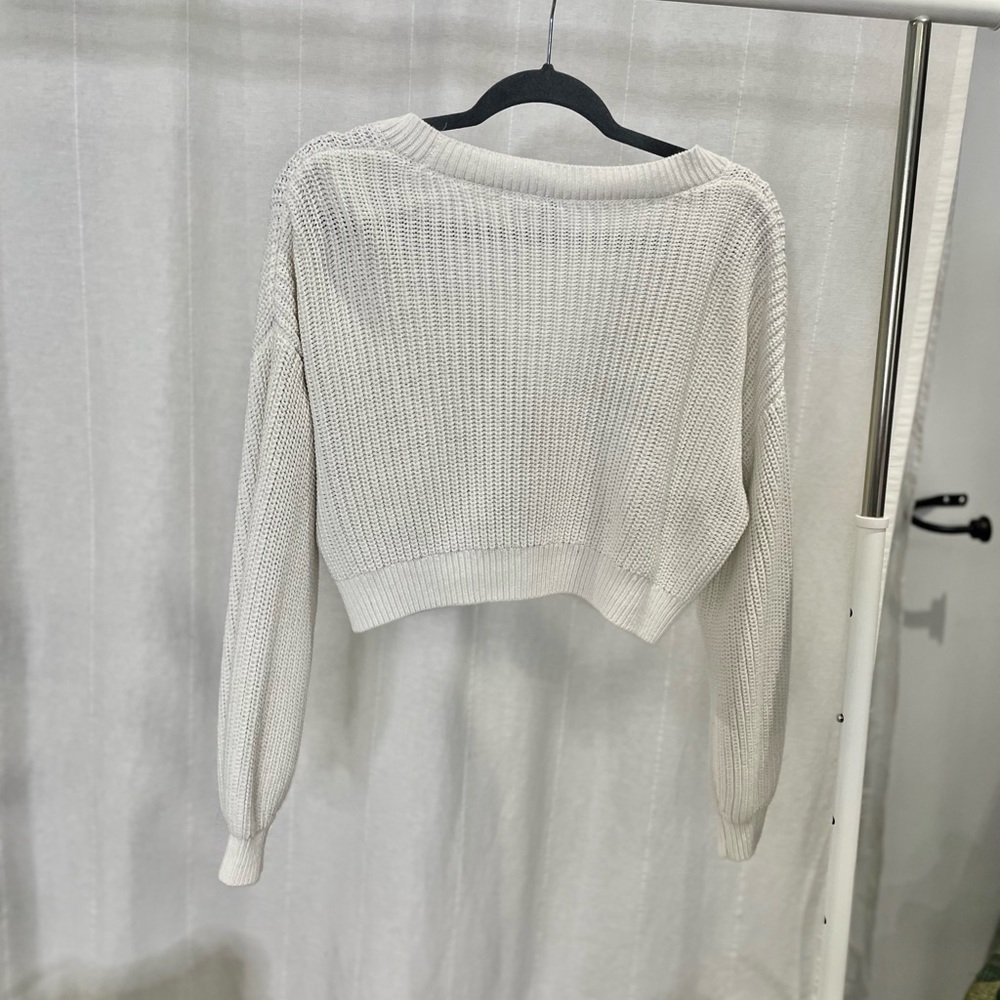 White - Picture 3 of 4